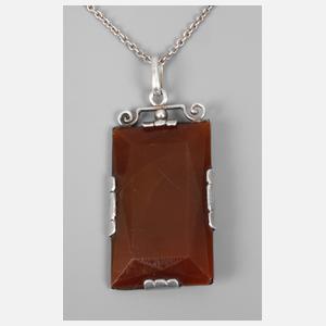 Art déco-Anhänger an Kette