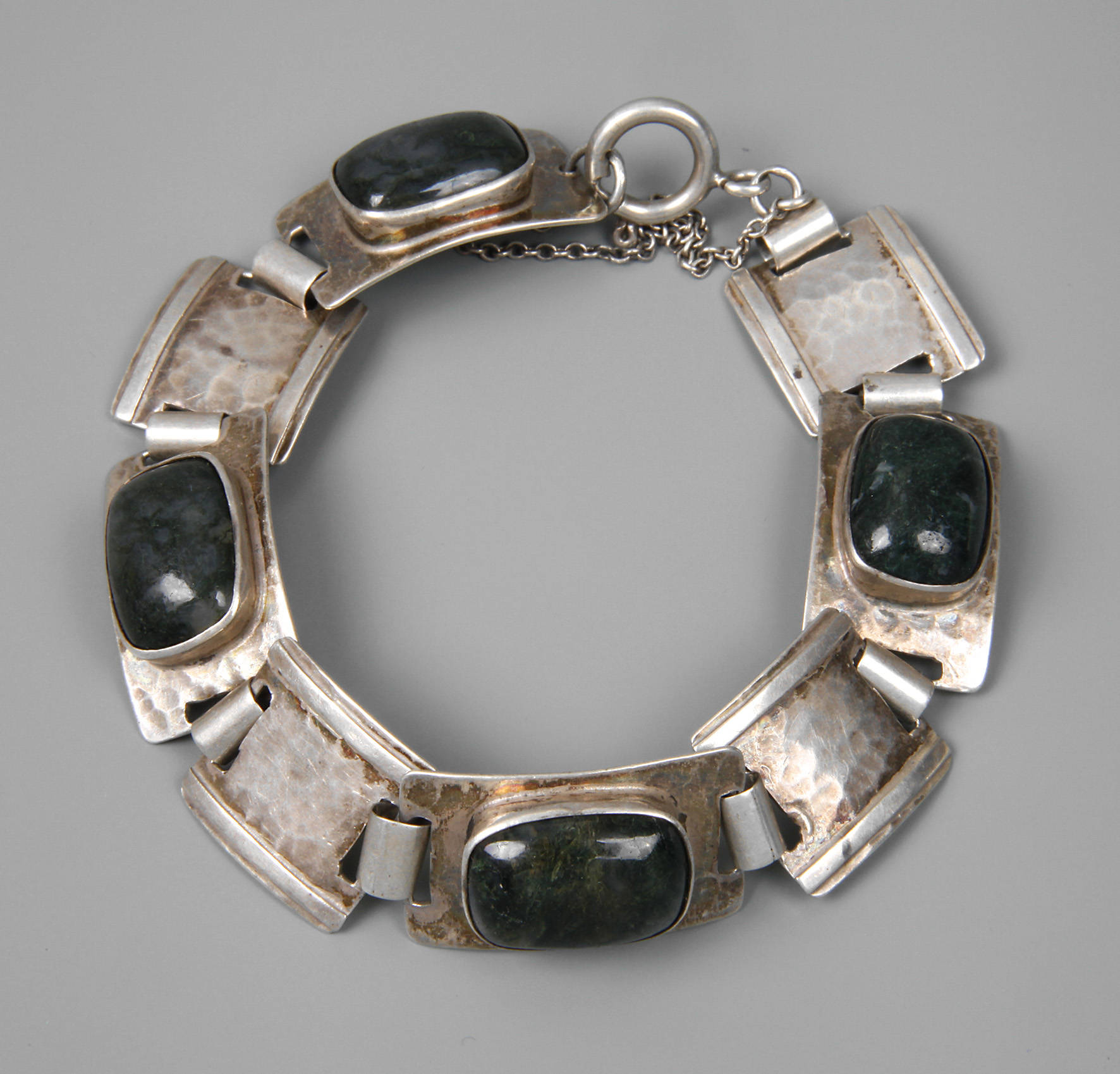 Armband mit Steinbesatz