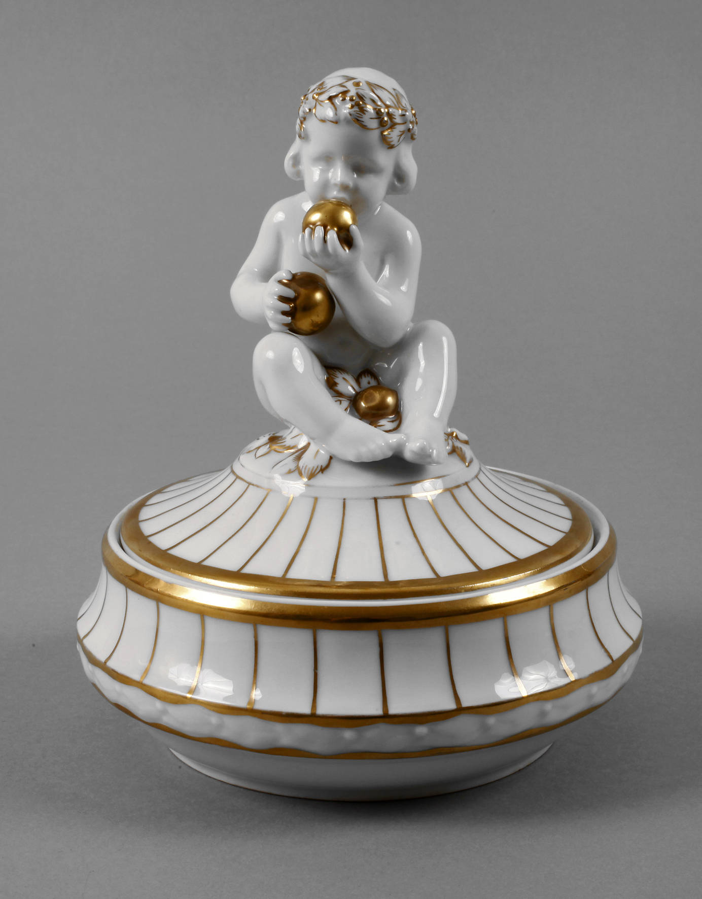 Hutschenreuther ”Flache Dose mit Putto”