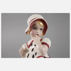 Goldscheider Wien stehendes Mädchen mit Hut