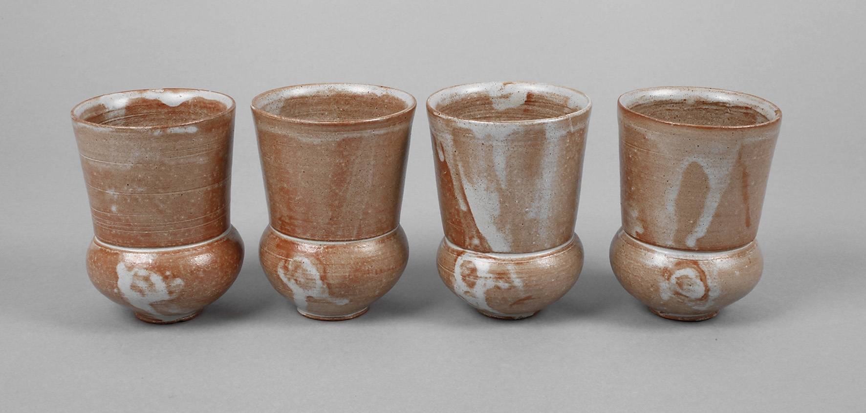 Vier Keramikbecher
