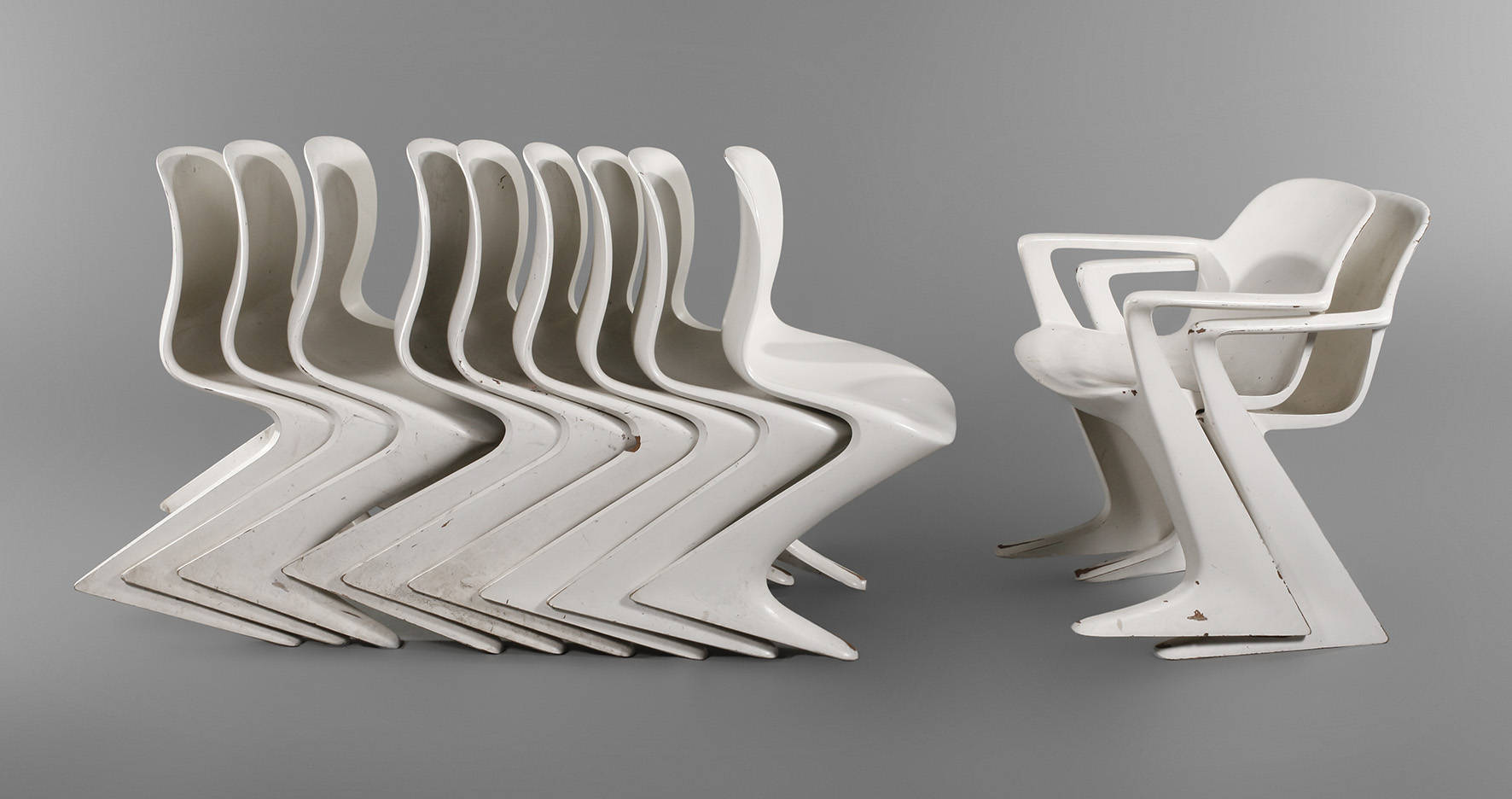 Elf Stühle Kangaroo