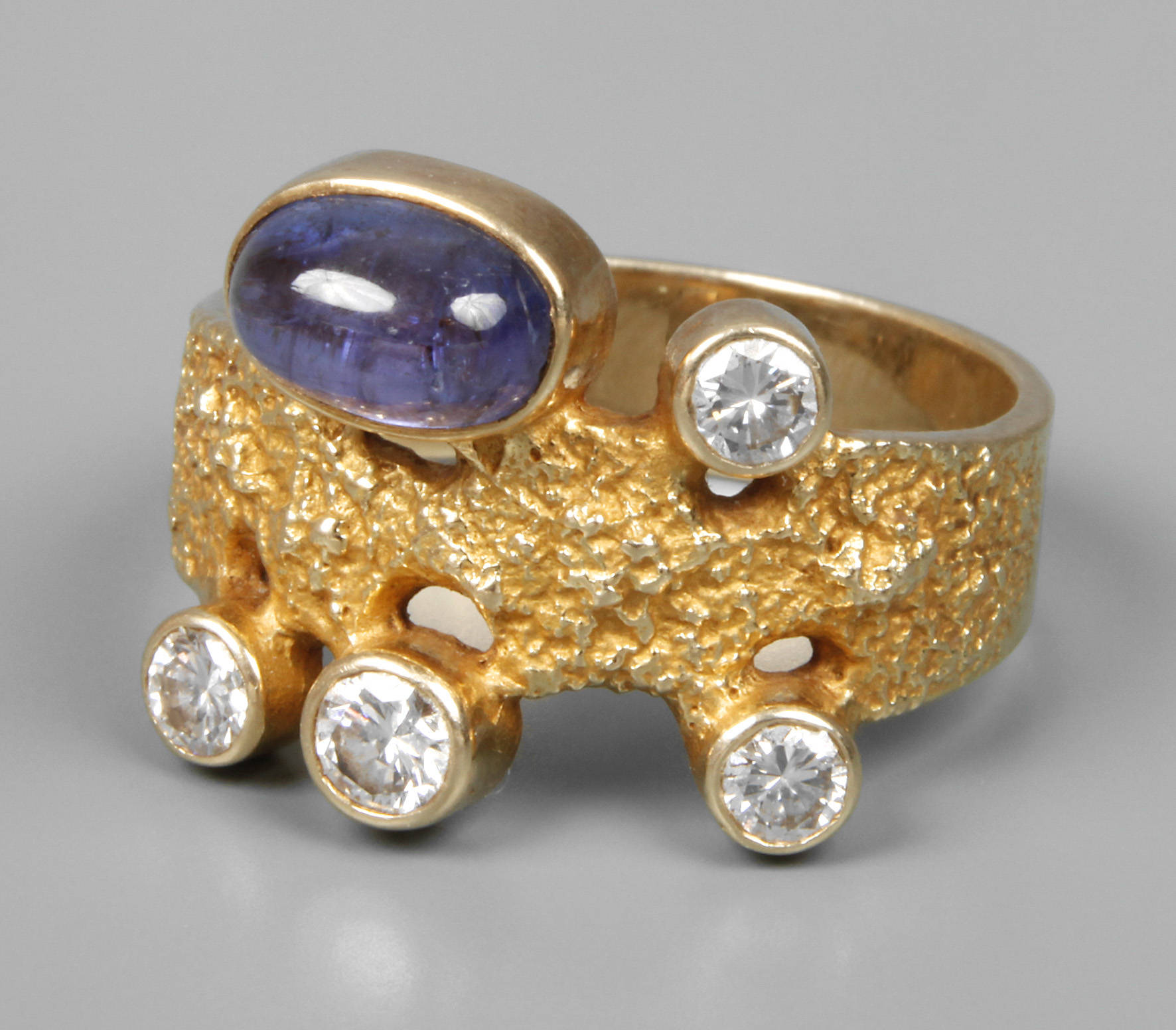 Damenring mit Brillanten und Tansanitcabochon