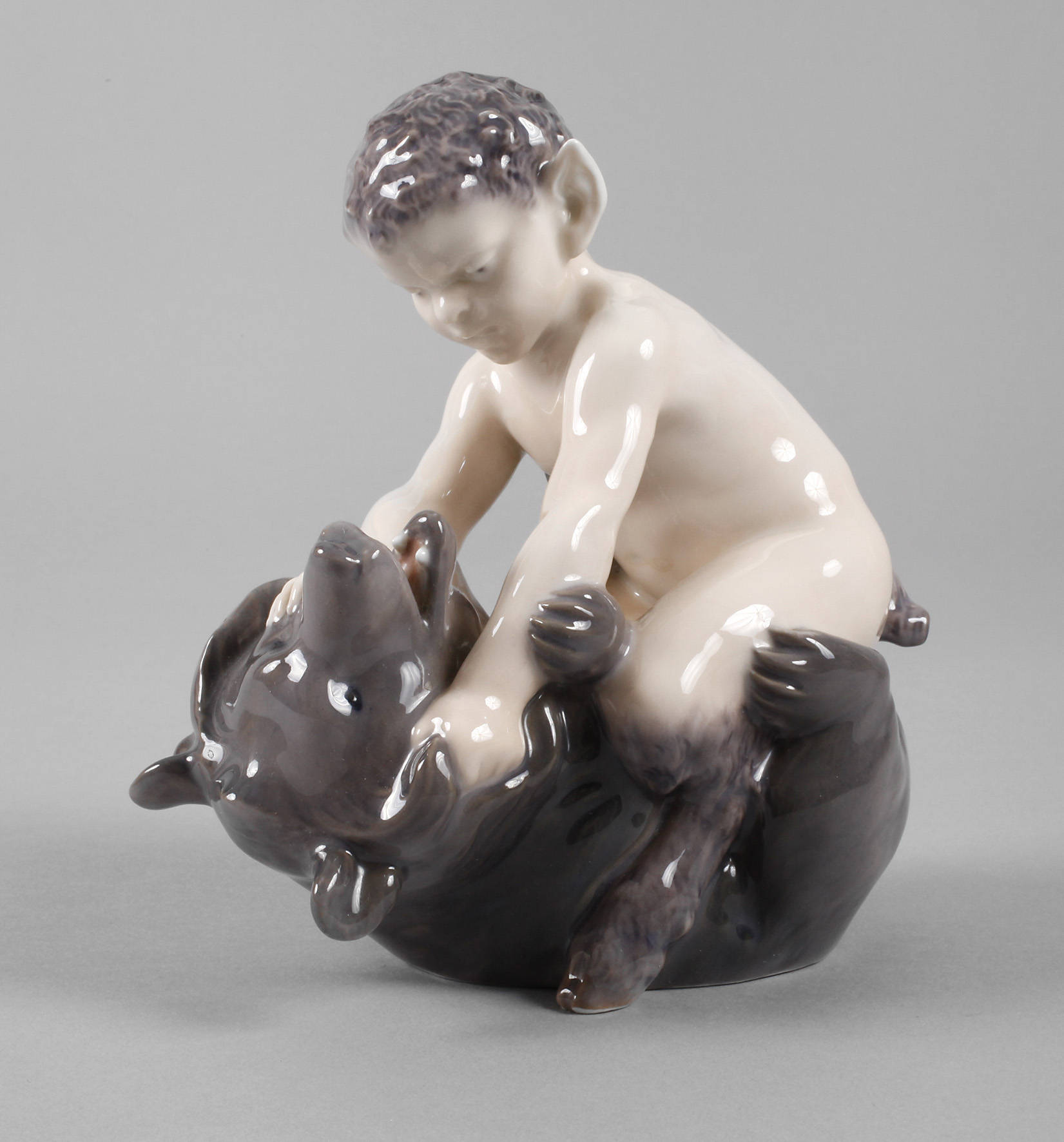 Royal Copenhagen Faun mit Bär
