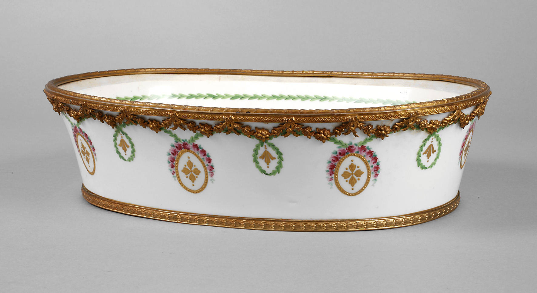 Frankreich Schale mit Messingmontur