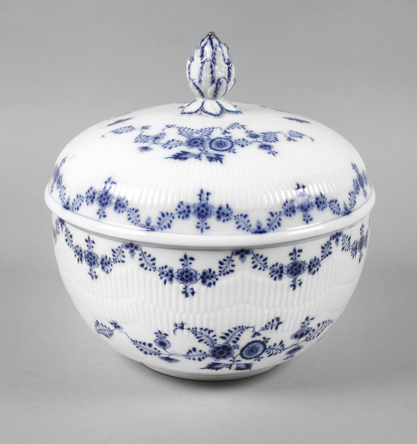 KPM Berlin Deckelterrine ”Gebrochener Stab”