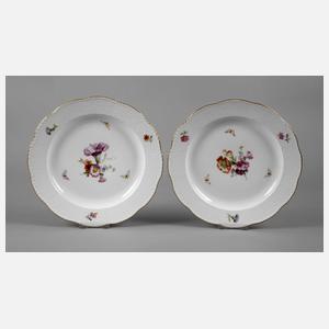 KPM Berlin zwei Speiseteller Blumenmalerei