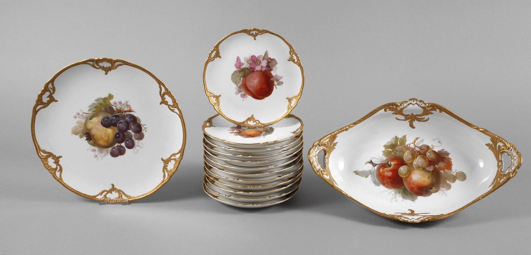 KPM Berlin zwölf Obstteller und zwei Vorlegeteile