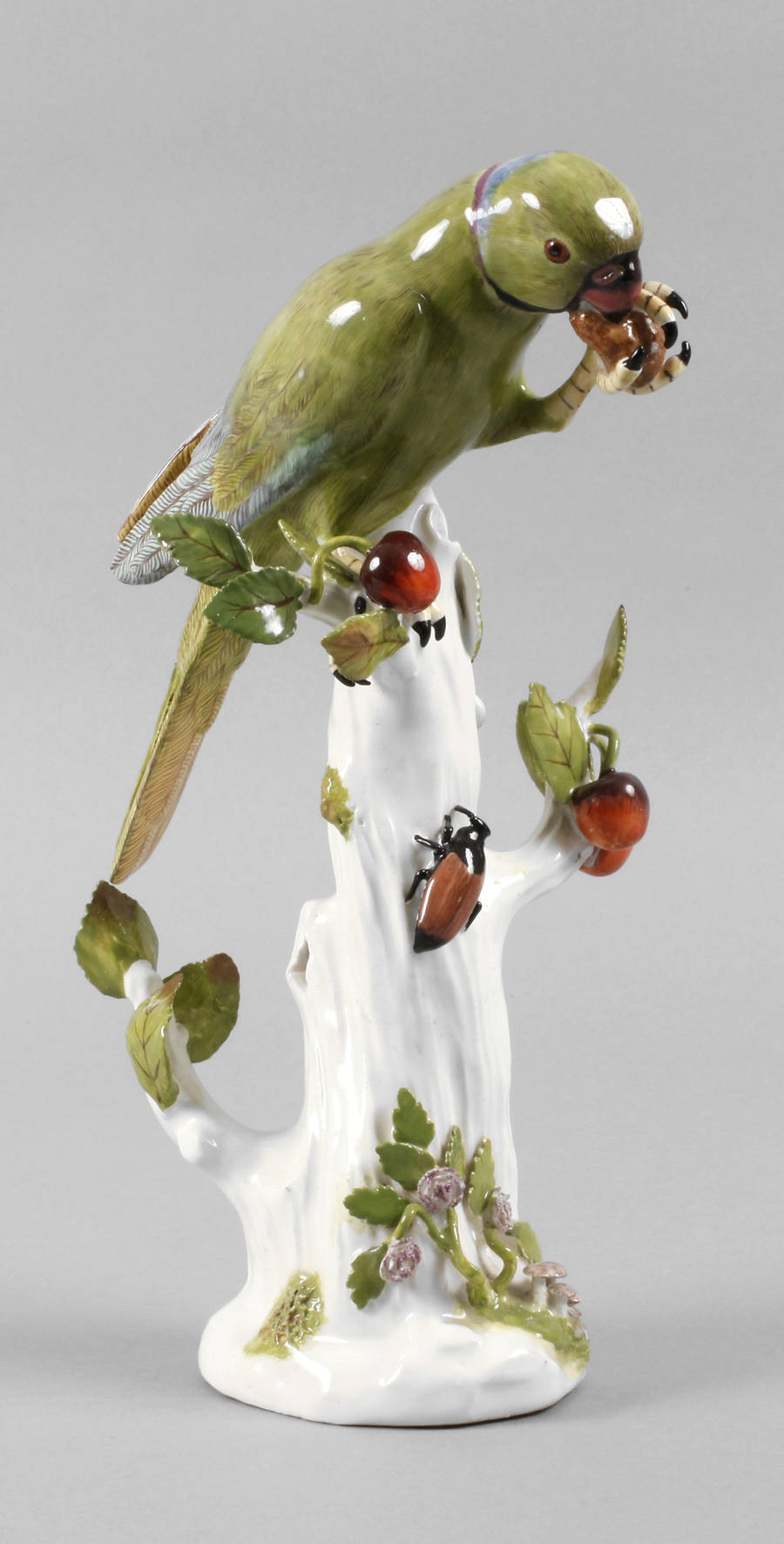 Meissen ”Papagei auf Stamm, fressend”