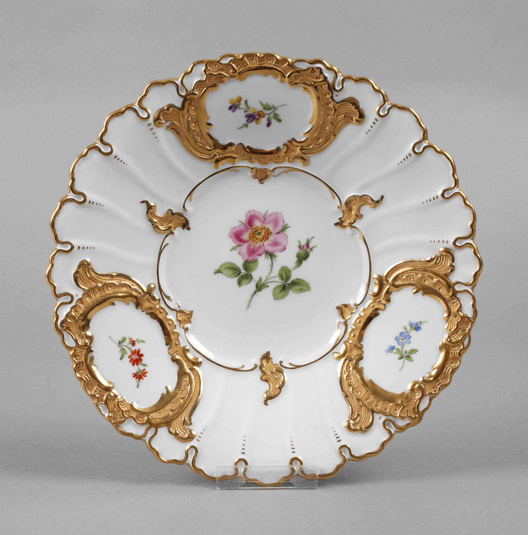 Meissen Prunkteller ”Blume 1”