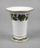 Meissen Trichtervase Weinlaubdekor