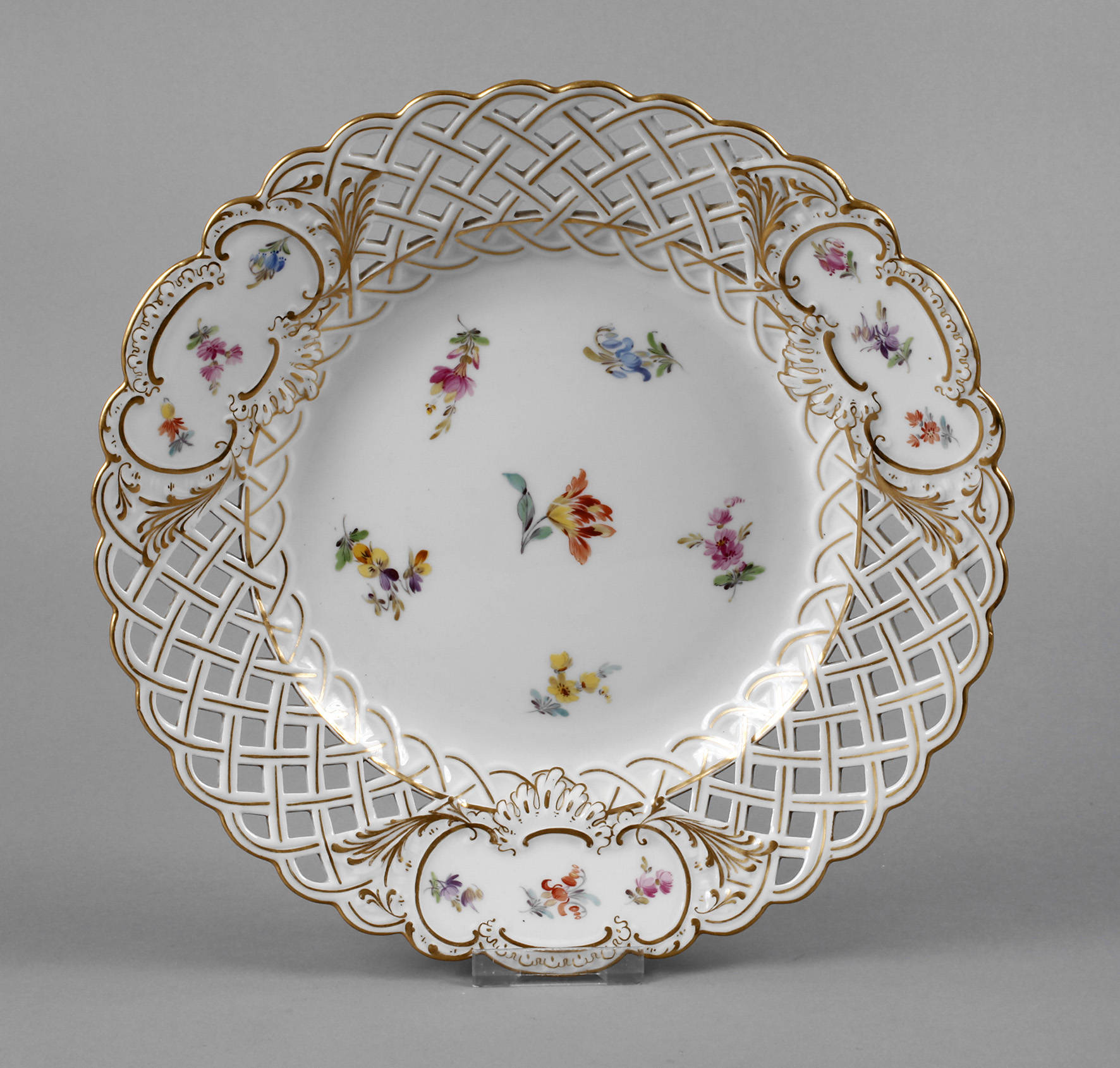 Meissen Durchbruchschale ”Gestreute Blümchen”