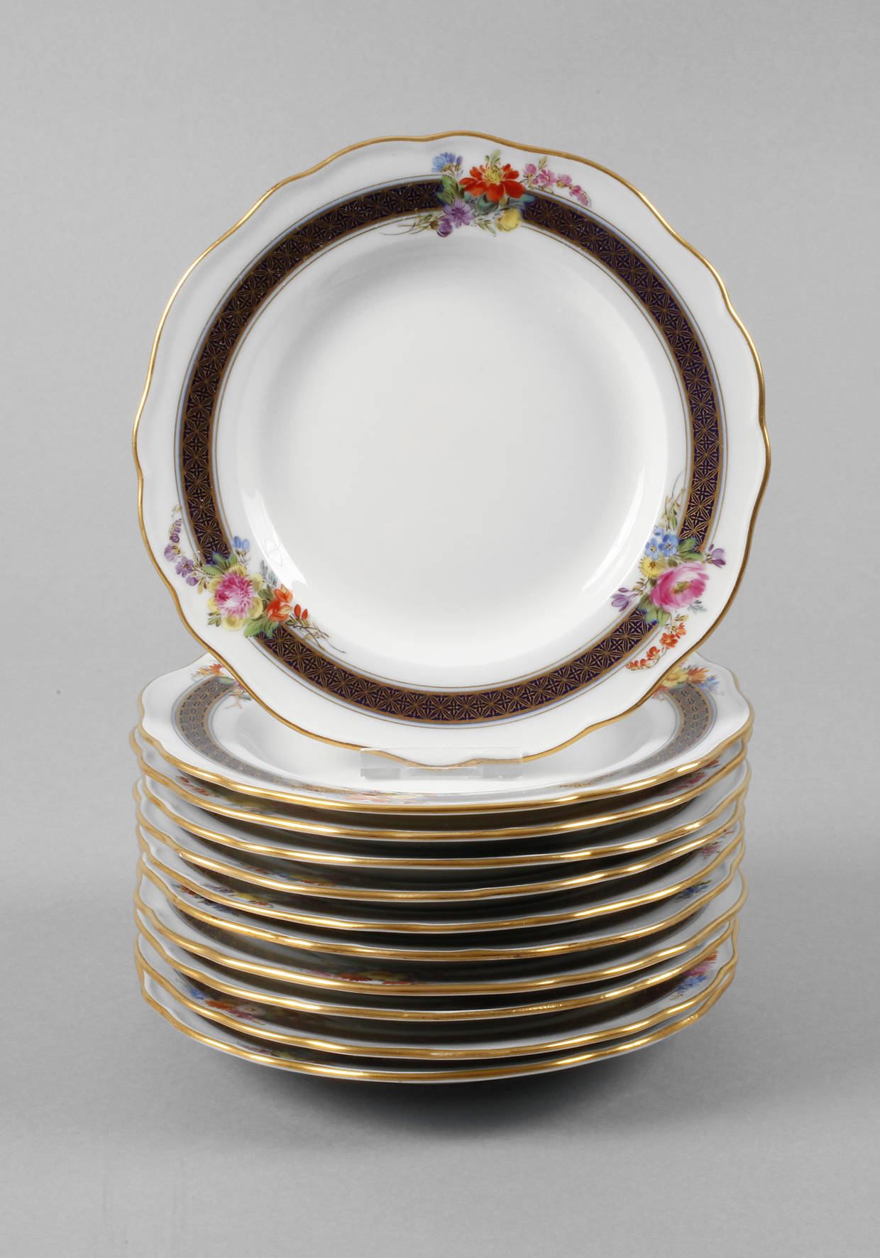 Meissen elf Brotteller Bordüre mit Blumenbuketts