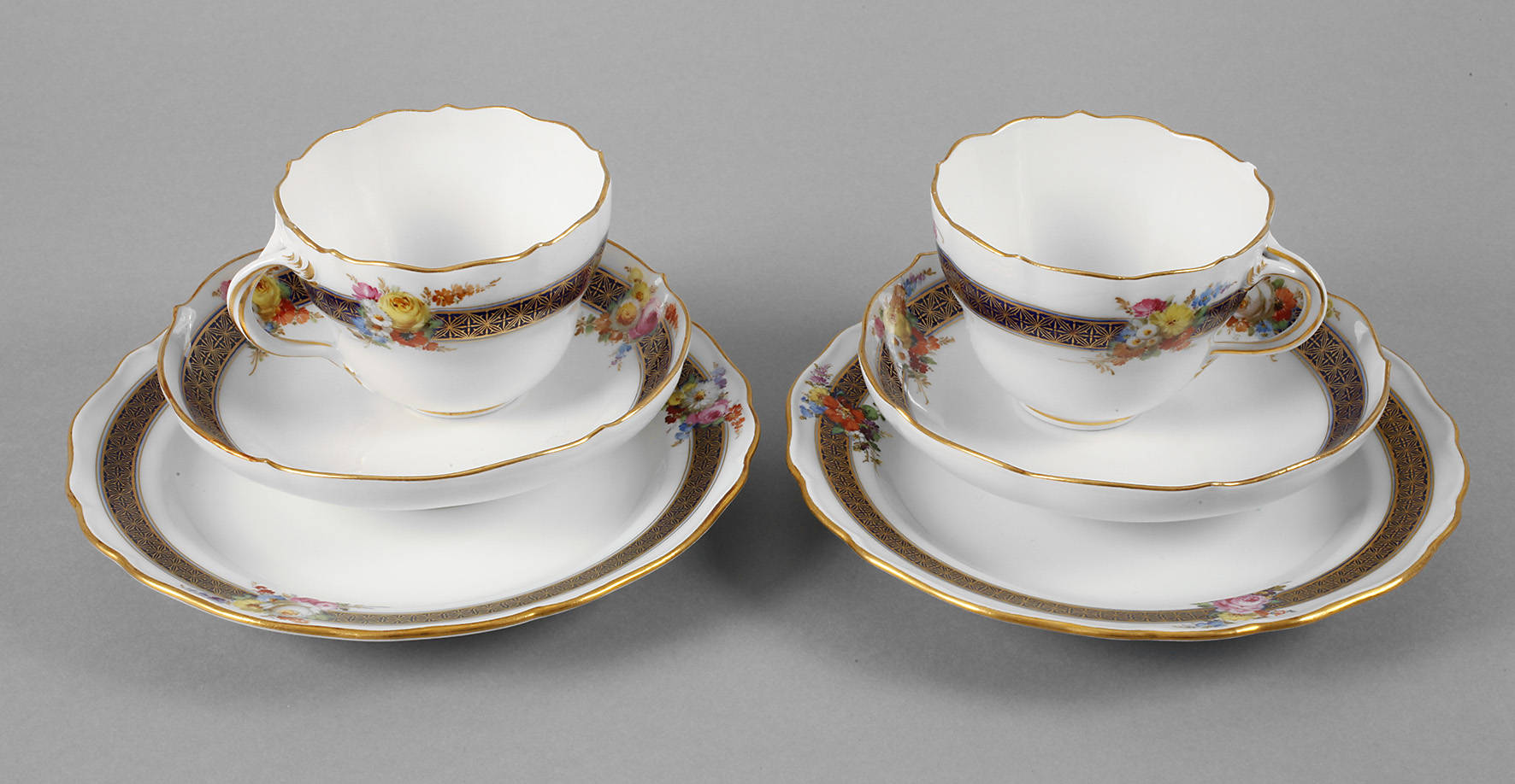 Meissen zwei Gedecke Bordüre mit Blumenbuketts