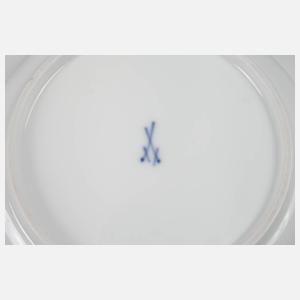 Meissen zwölf Suppenteller Bordüre mit Blumenbuketts