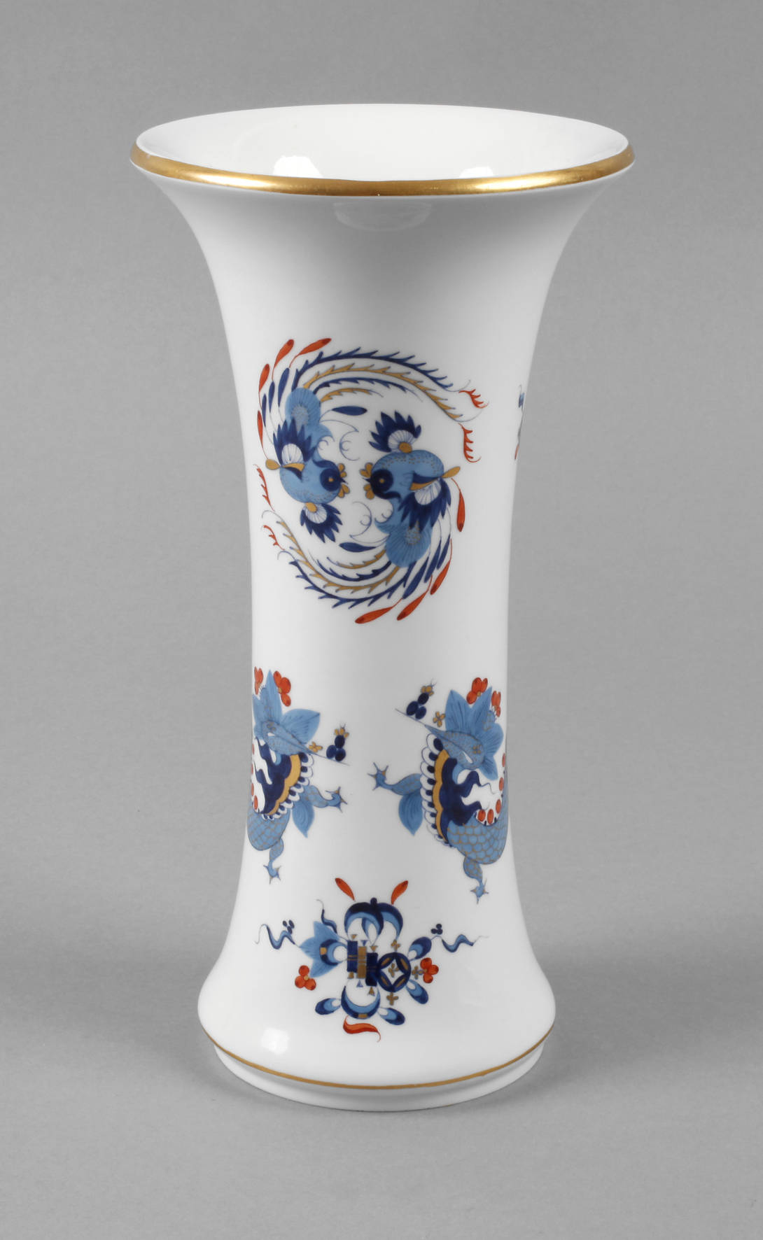 Meissen Trompetenvase ”Reicher Drache, hellblau”