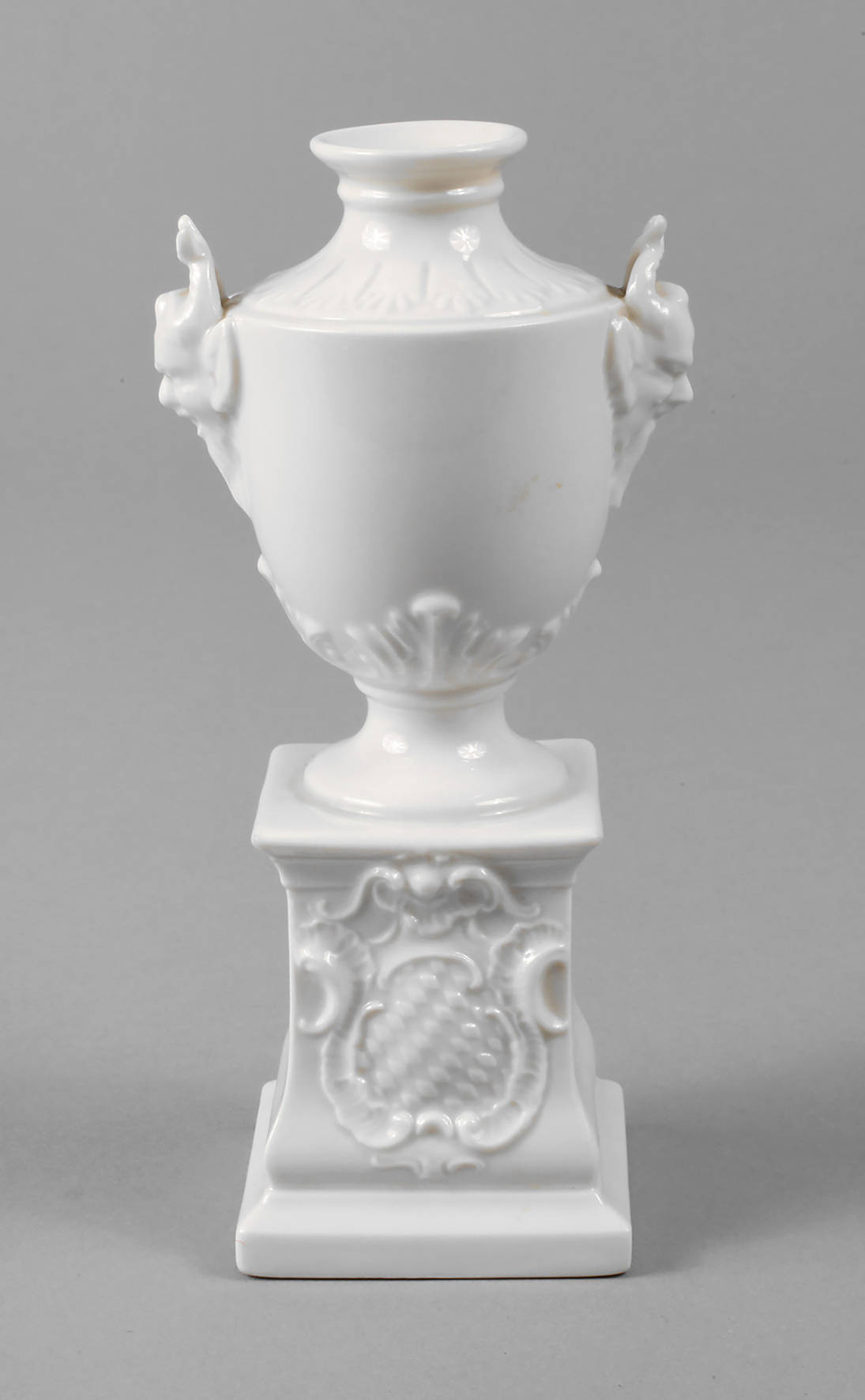 Nymphenburg kleine Postamentvase