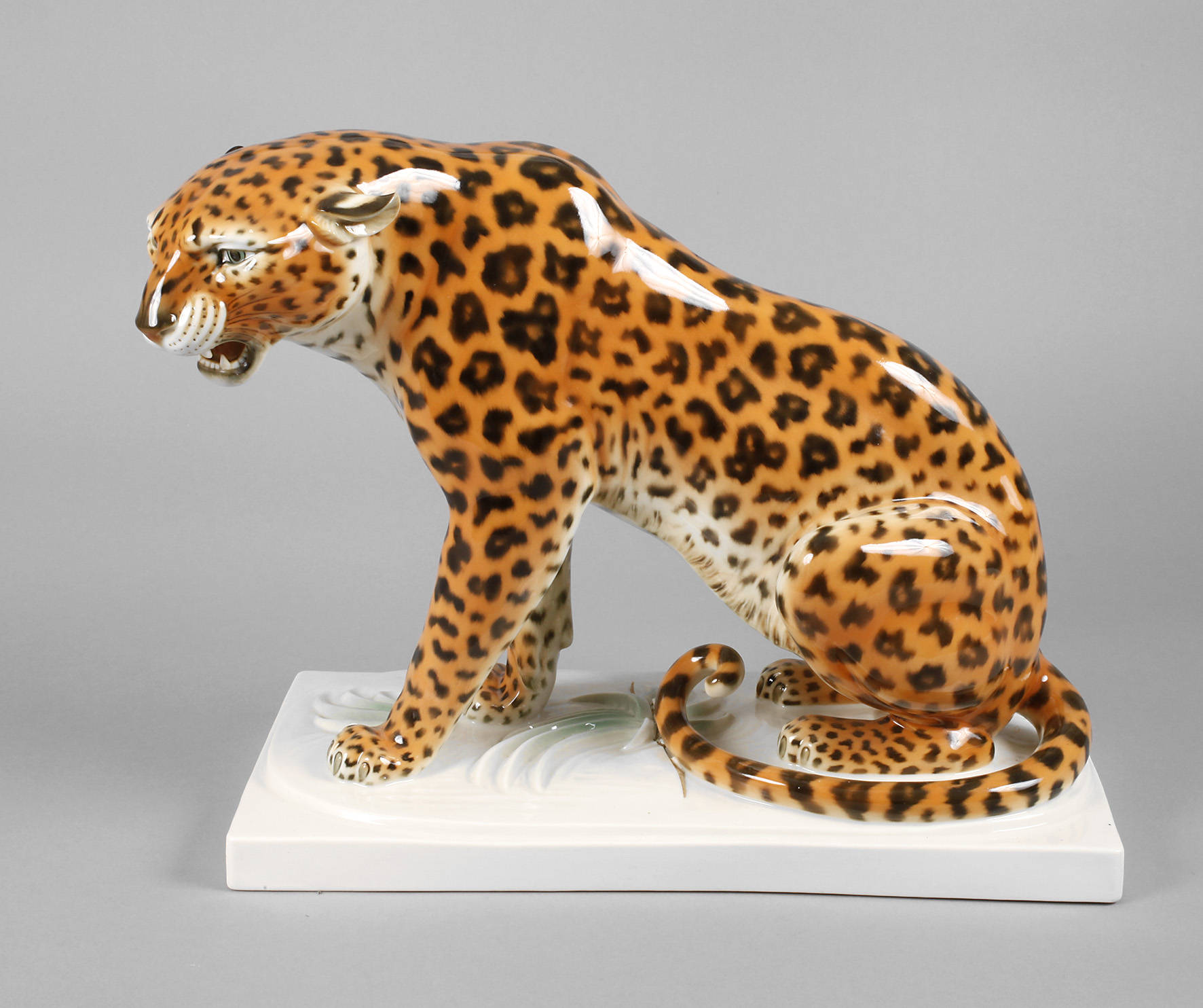 Schwarzburger Werkstätten ”Sitzender Leopard”