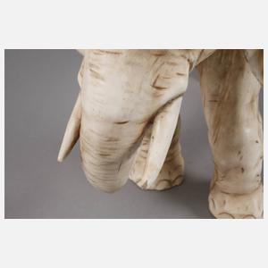 Schreitender afrikanischer Elefant