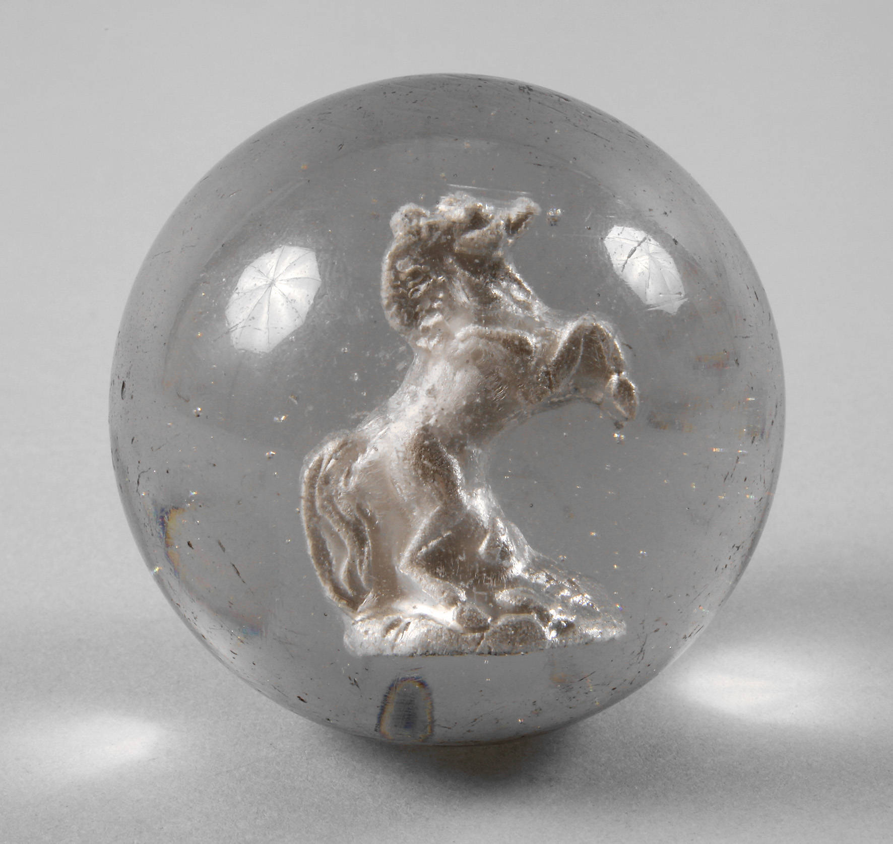 Paperweight mit Glaspastenpferd