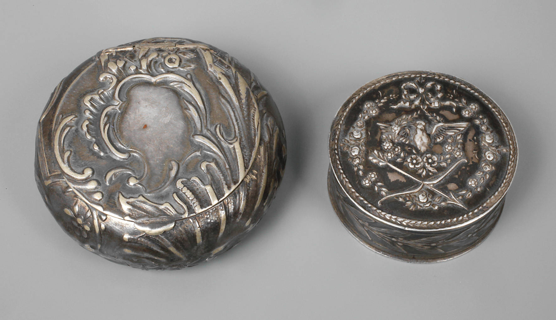 Zwei kleine Silberdosen