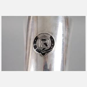 Zwei Silberbecher mit Werbeemblem