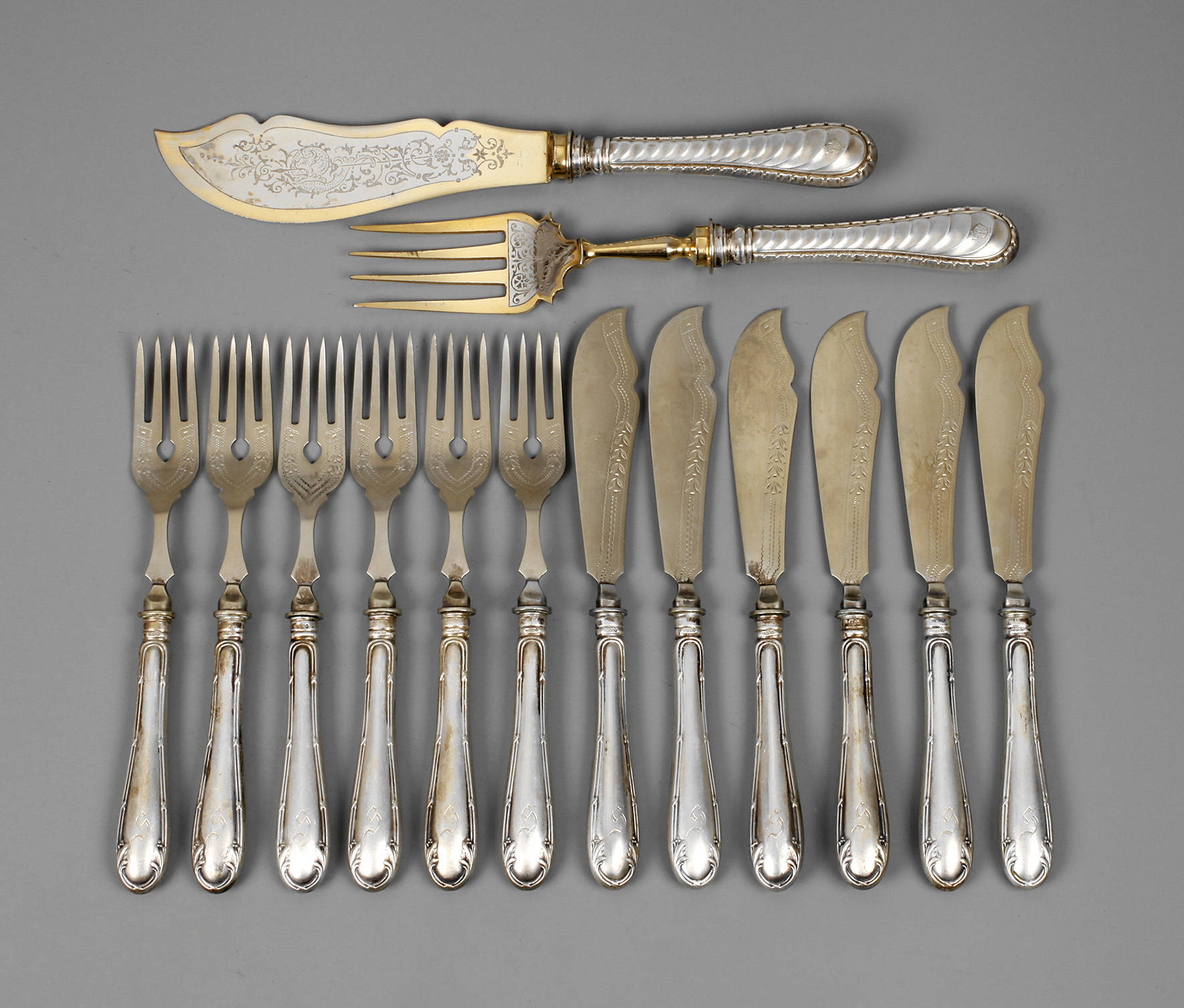 Fischbesteck mit Vorlegern