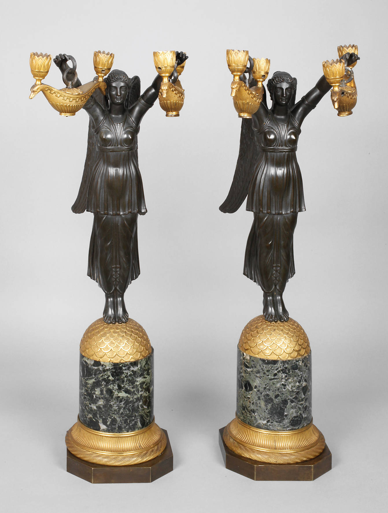 Paar übergroße Empire-Leuchterfiguren
