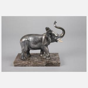 Stehender afrikanischer Elefant