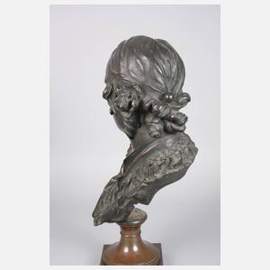 Große Mädchenbüste