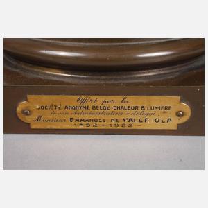 Große Mädchenbüste