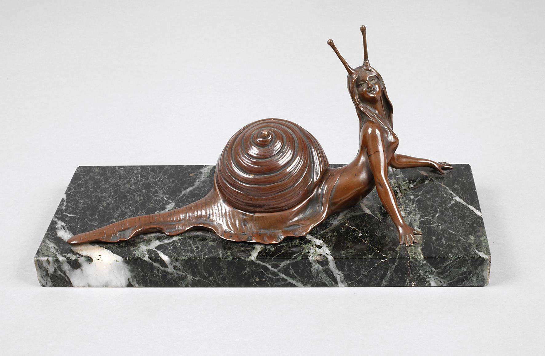 Figürliches Tintenfass Mädchen als Schnecke