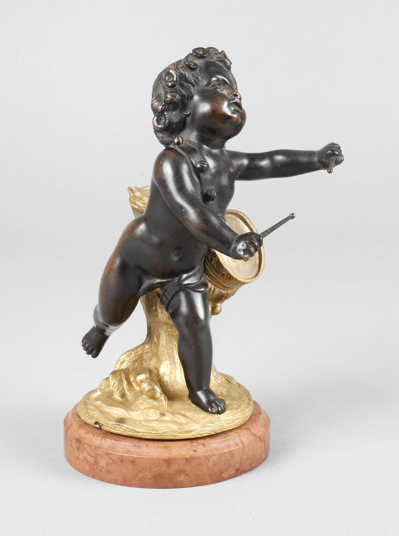 Putto mit Trommel