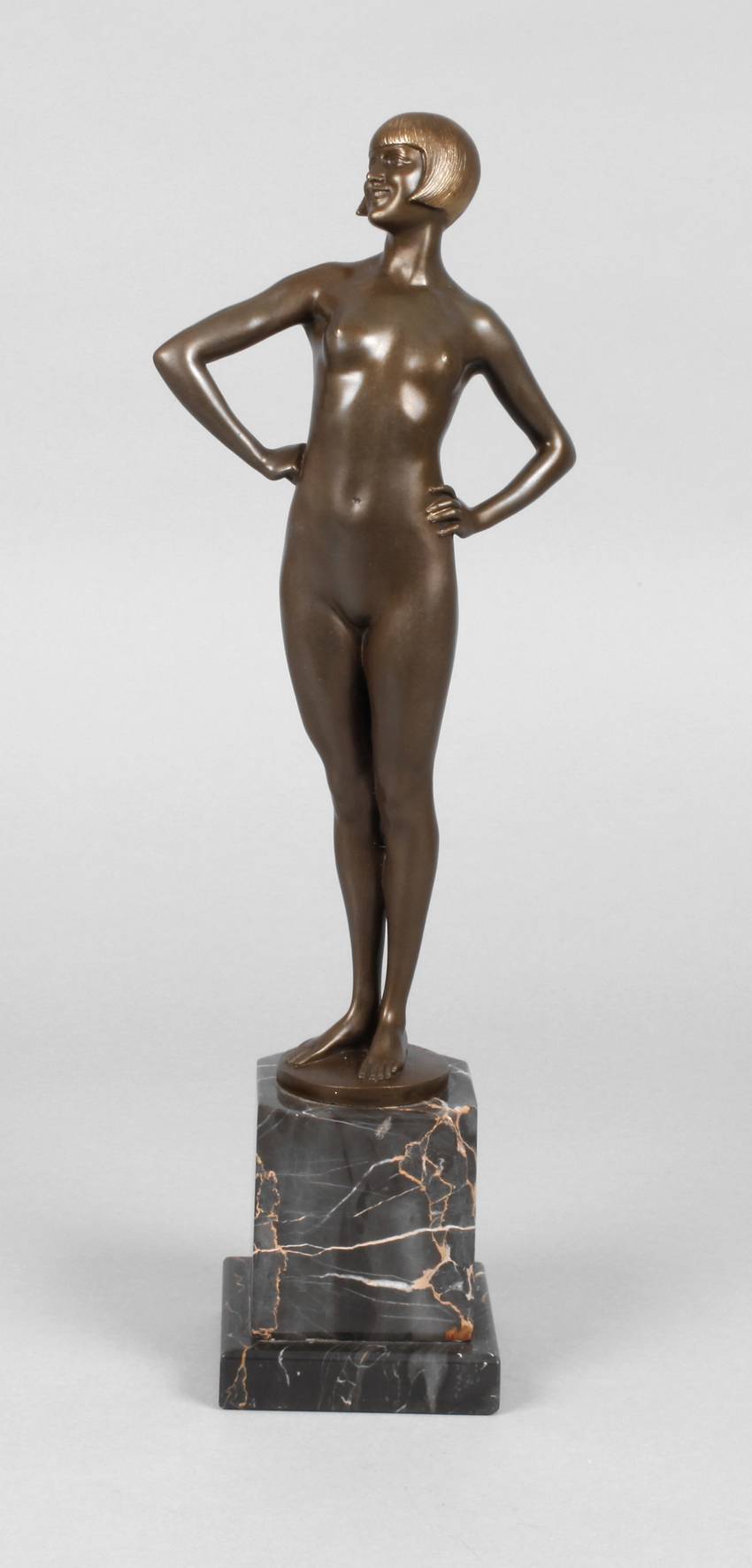 Oswald Schimmelpfennig, posierender Mädchenakt