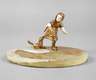 Chryselephantin Mädchen und Hund auf Schale