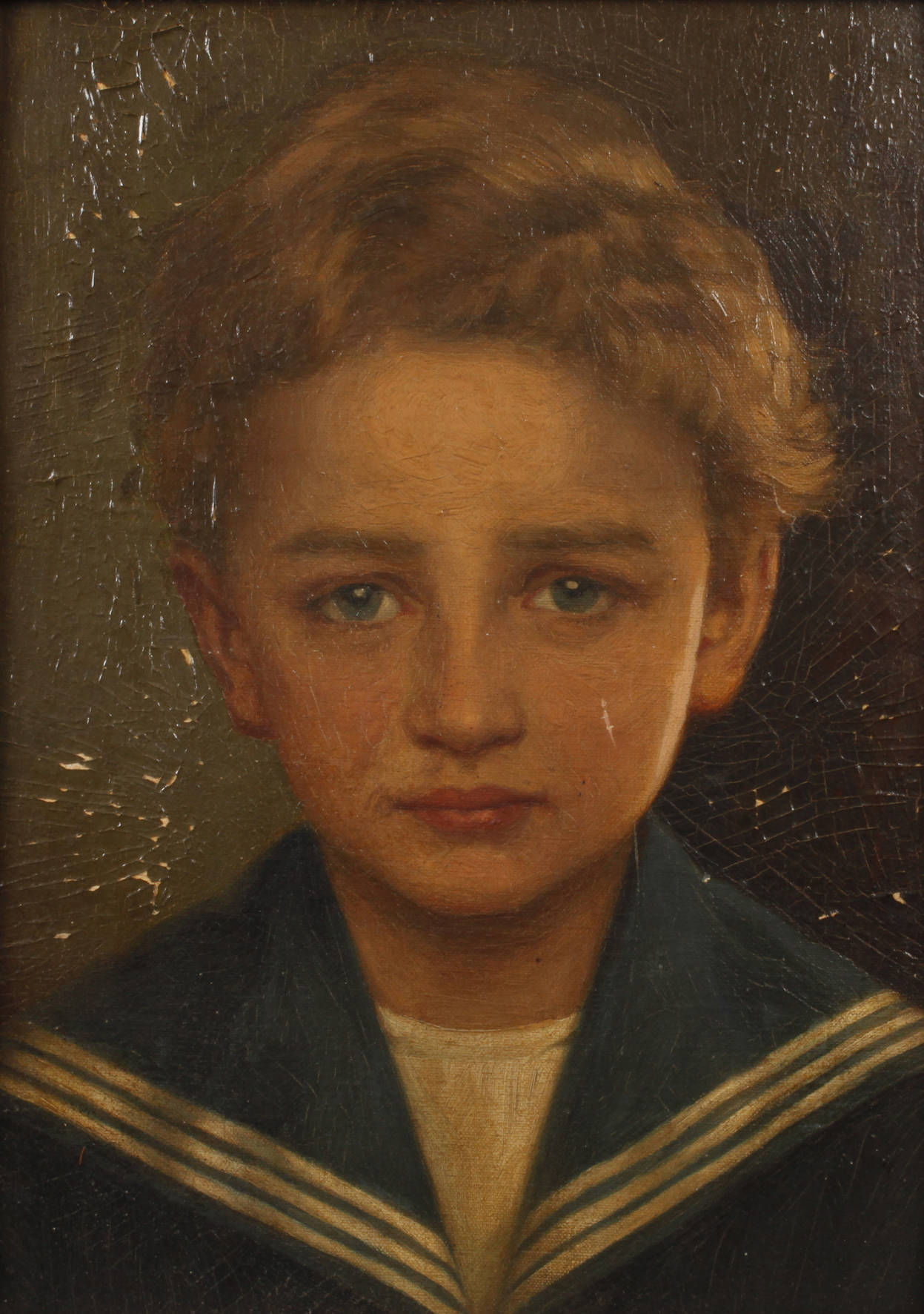 Junge in Matrosenkleidung