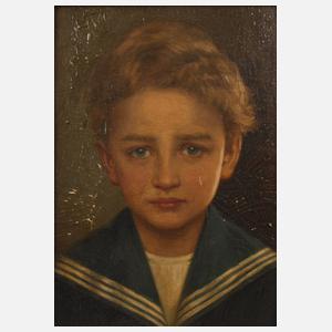 Junge in Matrosenkleidung