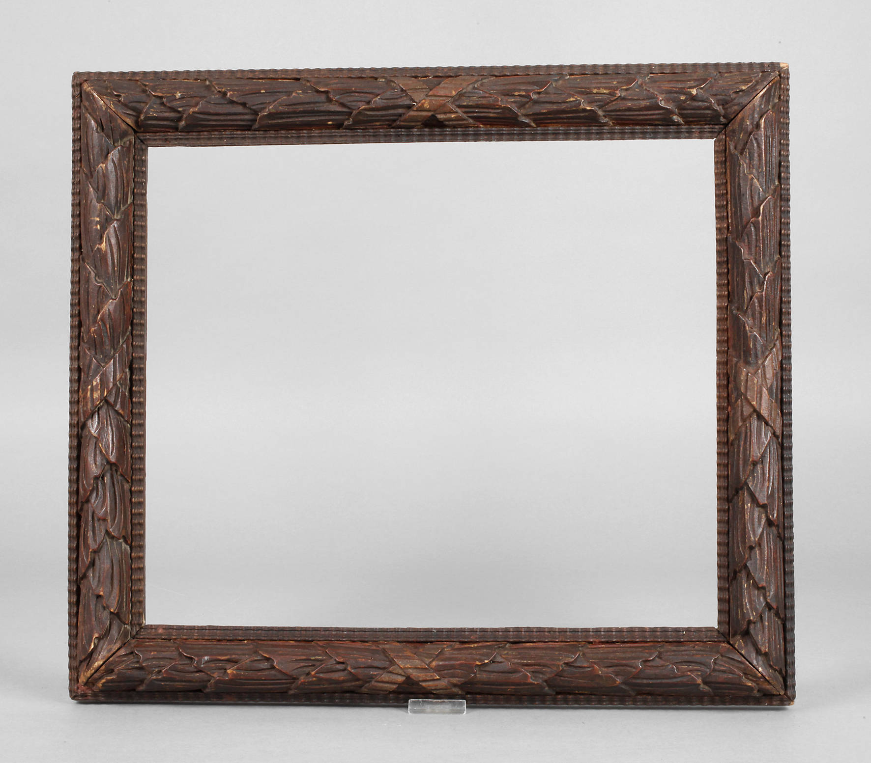 Geschnitzter Rahmen im klassizistischen Stil