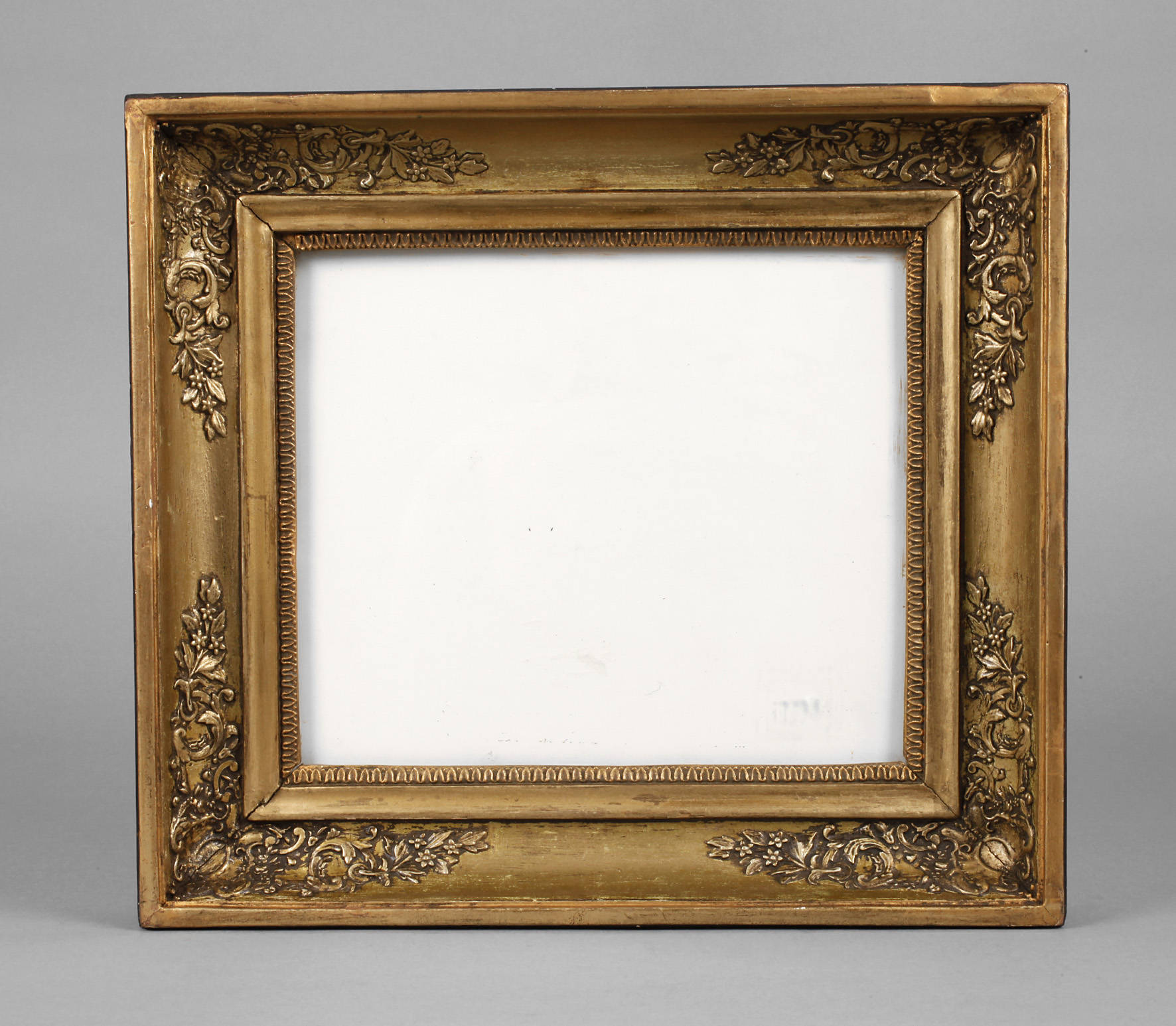 Goldstuckrahmen im klassizistischen Stil