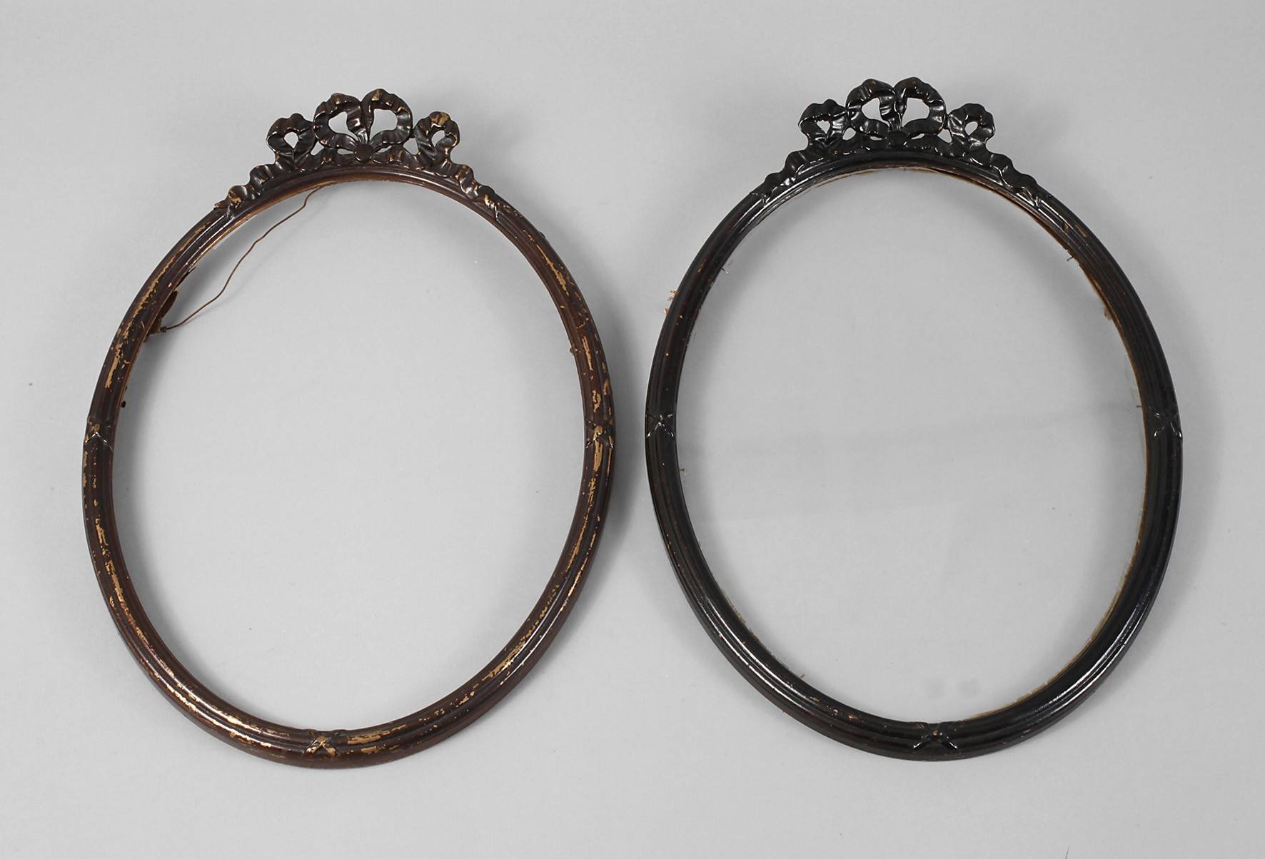 Ovales klassizistisches Rahmenpaar