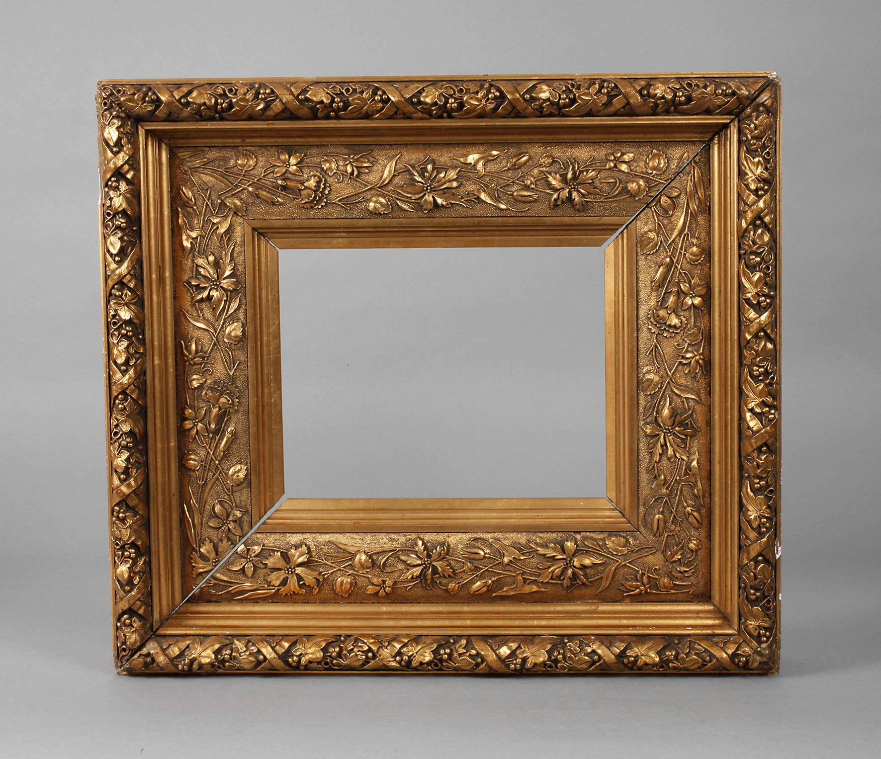 Goldstuckleiste mit Feldblumendekor