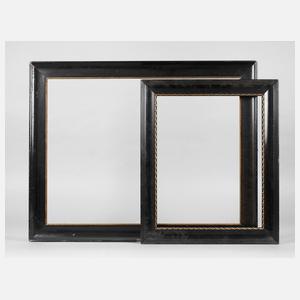 Zwei schwarze Lackleisten