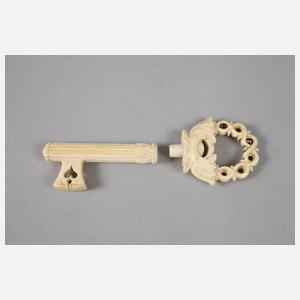 Feine Elfenbeinschnitzerei