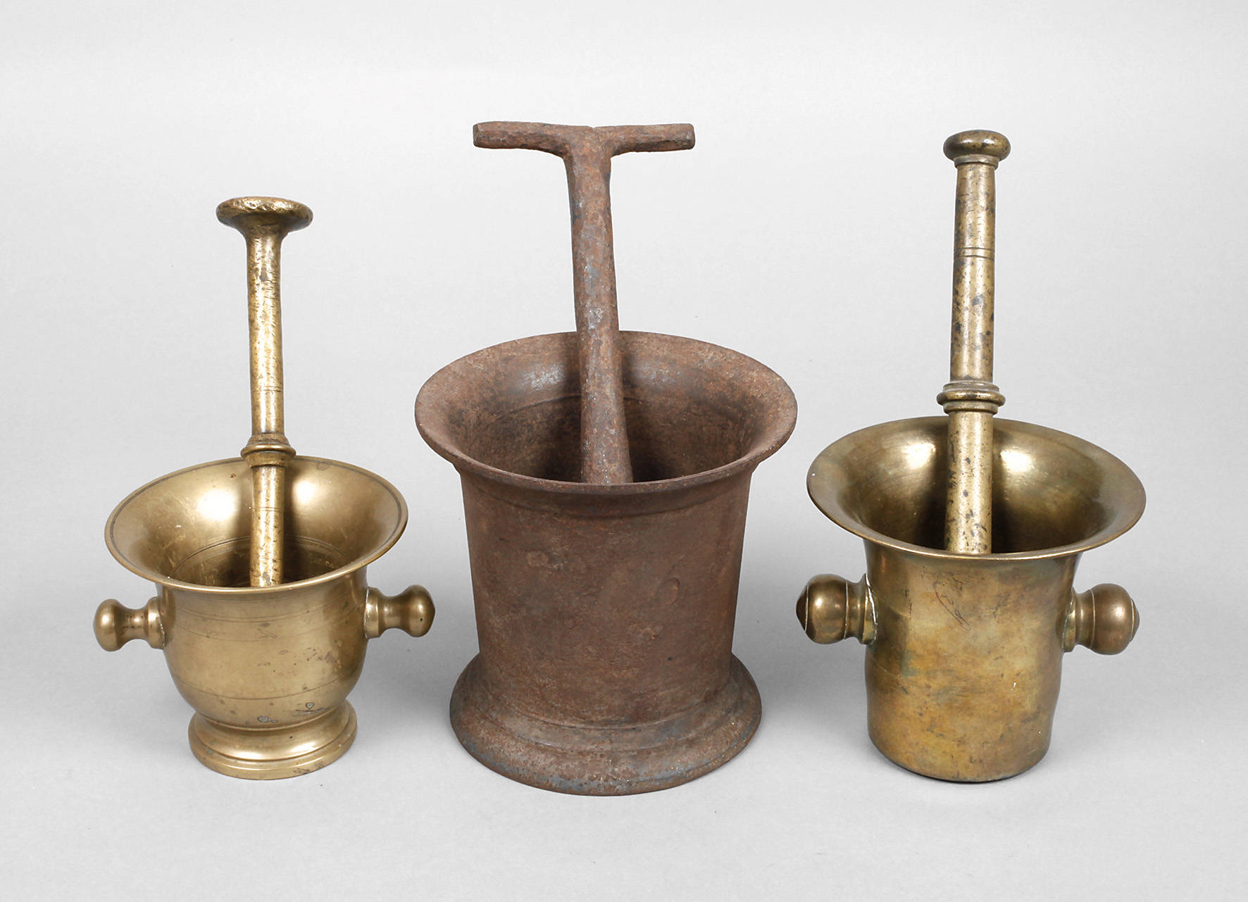 Drei Mörser mit Pistill