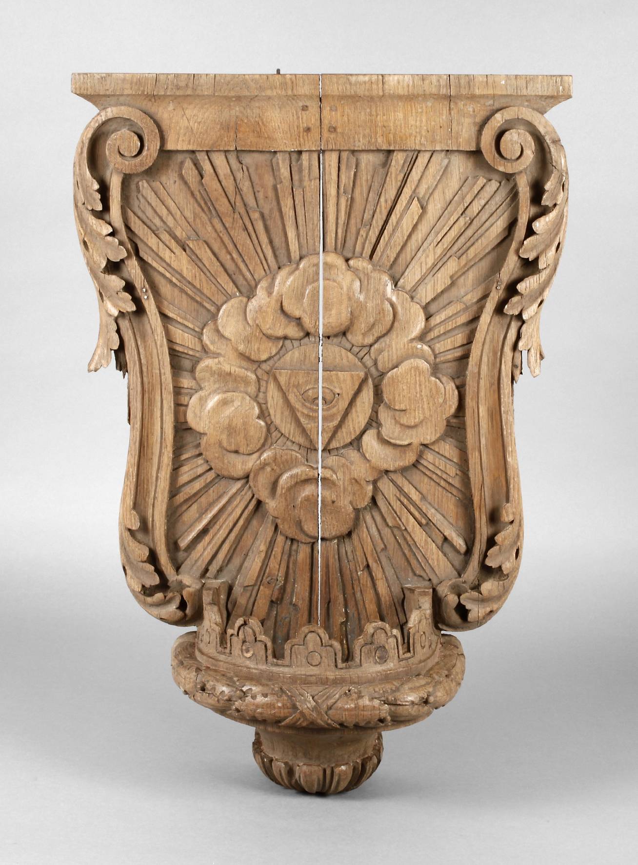 Geschnitzter Baldachin