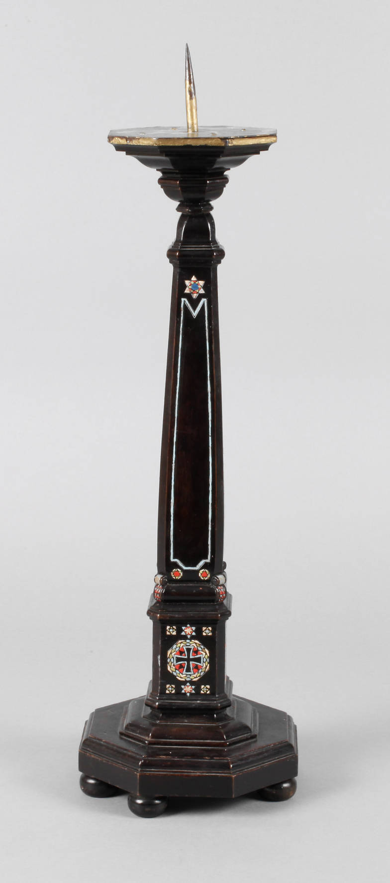 Geschnitzter Leuchter