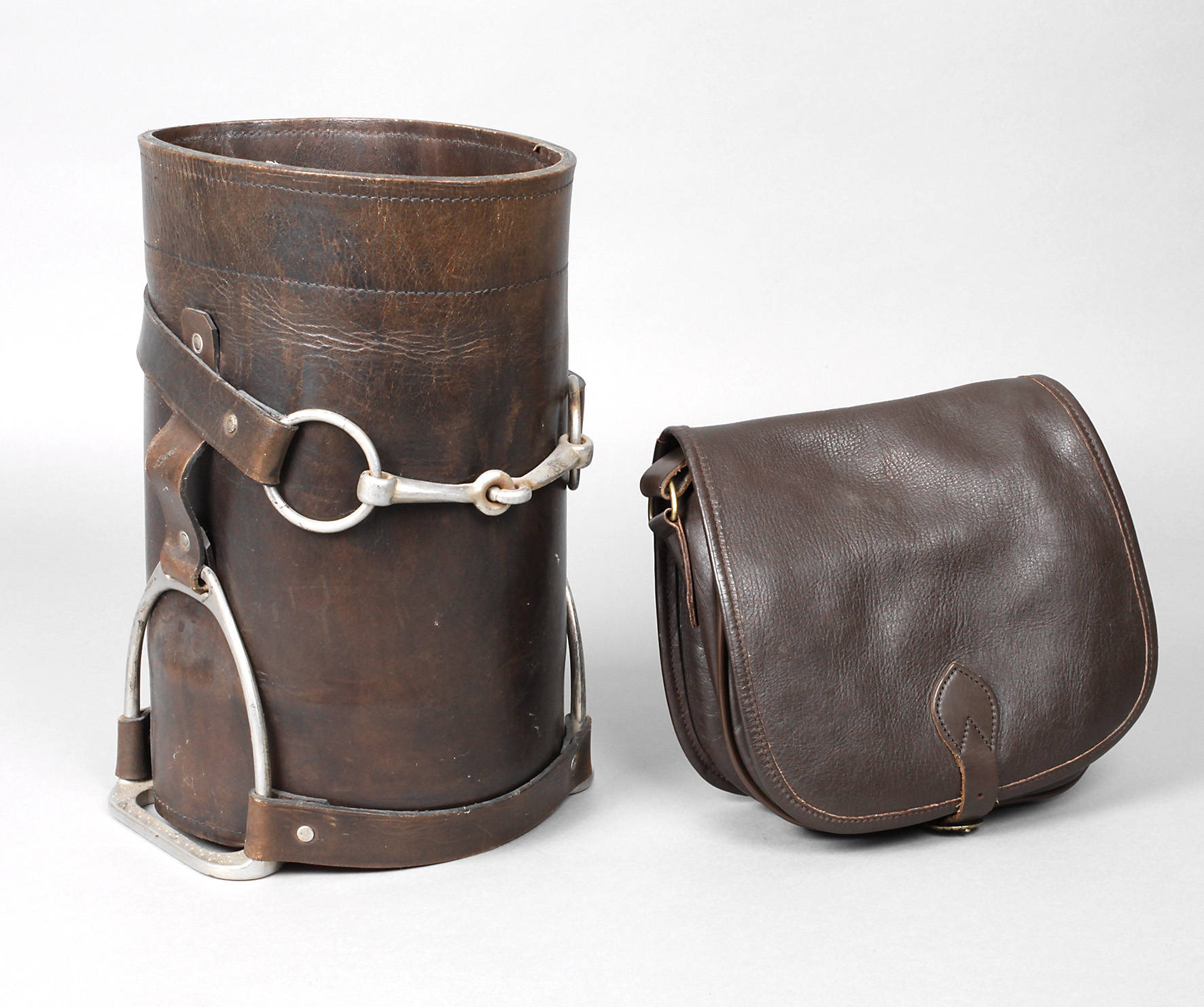 Schirmständer und Jagdtasche