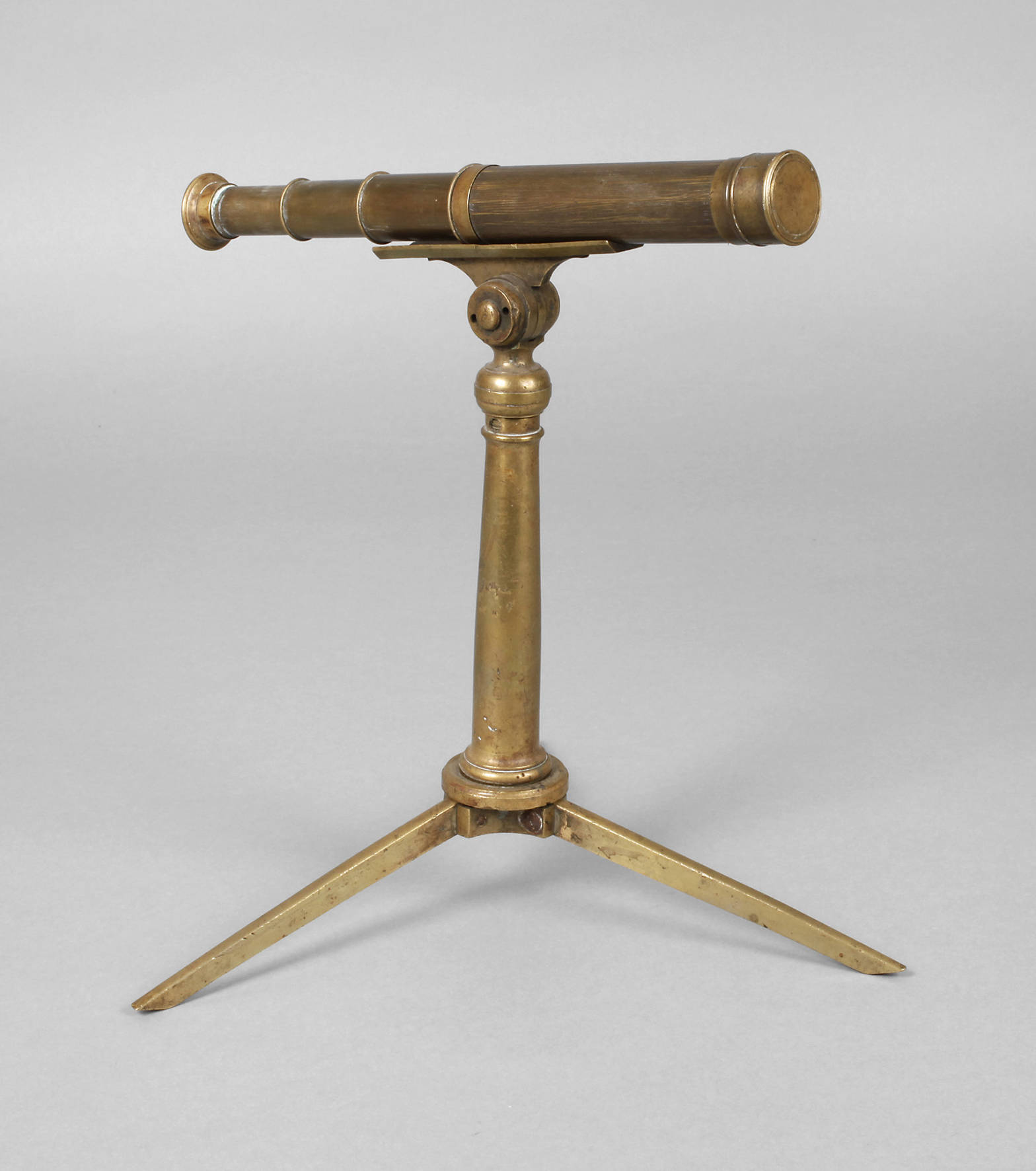 Teleskopfernrohr mit Stativ