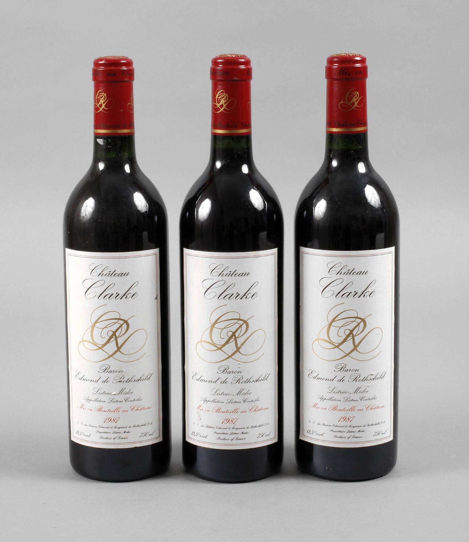 Drei Flaschen Rotwein