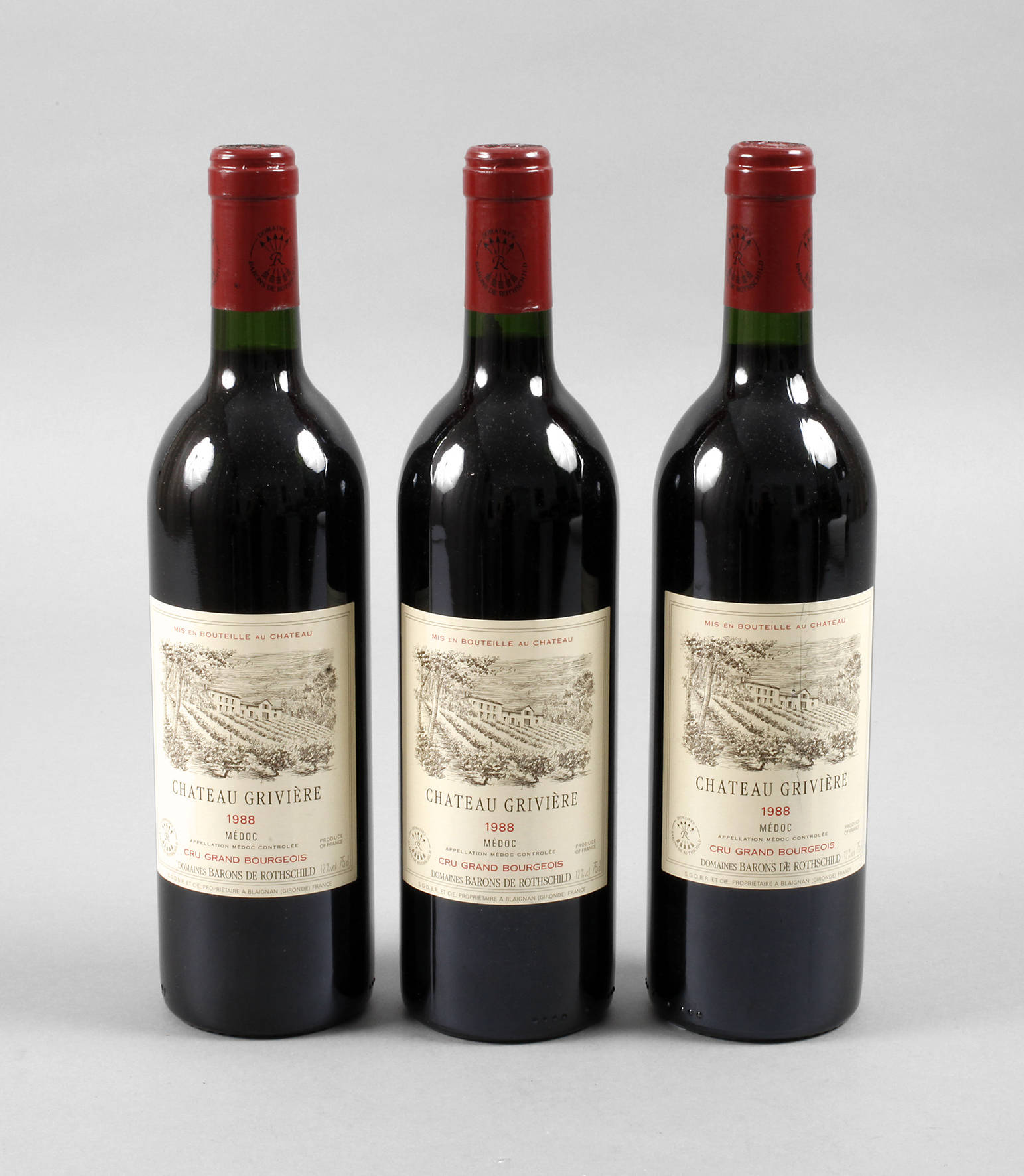 Drei Flaschen Rotwein